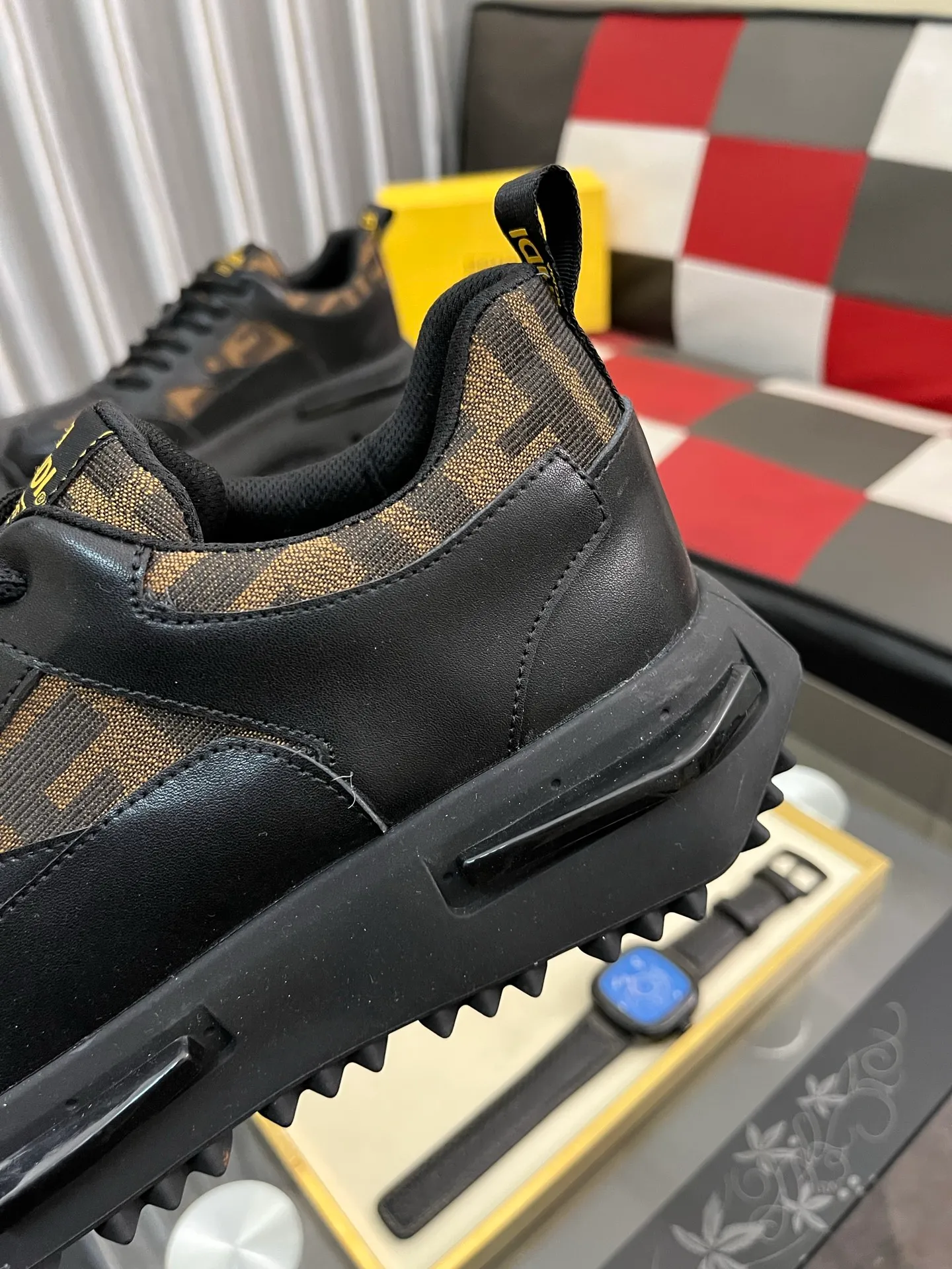Men's Men's Shoes💰458⌚️⌚️[Fendi] Fendi's latest casual shoes for men! Available at counters simultaneously! A one-to-one replica of the original. All imported official website one-to-one cowhide fabric. The interior is made of top-grade sheepskin, and the original factory-supplied rubber outsole is used. Leading new fashion concepts. Matching code: 38-442️⃣Colors available